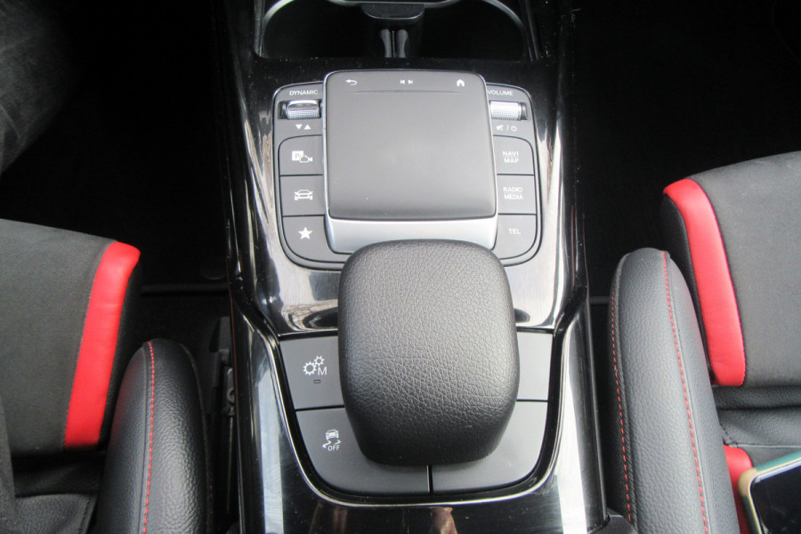 Mercedes-Benz CLA-Klasse AMG 35 4MATIC, Distronic Plus, Panoramadak