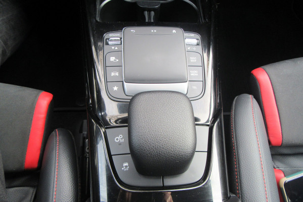 Mercedes-Benz CLA-Klasse AMG 35 4MATIC, Distronic Plus, Panoramadak