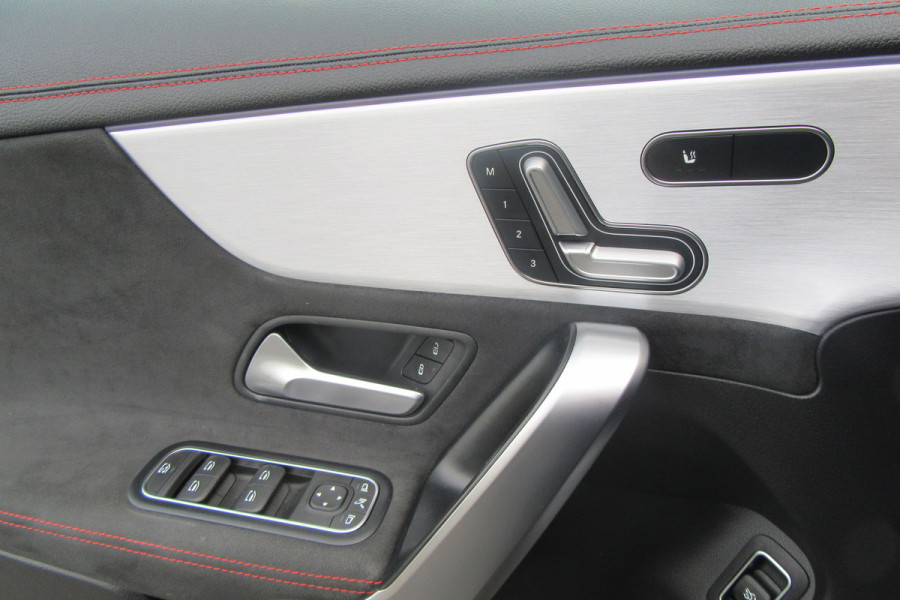 Mercedes-Benz CLA-Klasse AMG 35 4MATIC, Distronic Plus, Panoramadak