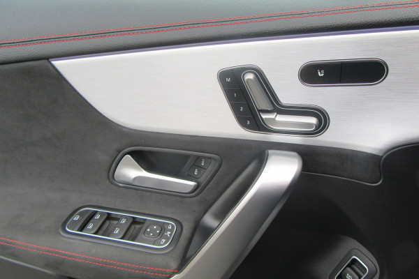 Mercedes-Benz CLA-Klasse AMG 35 4MATIC, Distronic Plus, Panoramadak