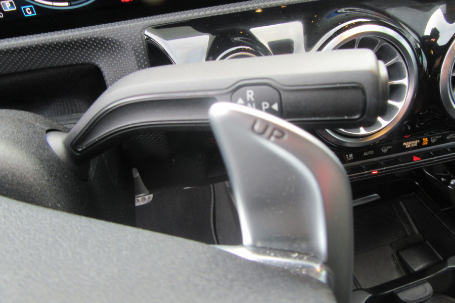 Mercedes-Benz CLA-Klasse AMG 35 4MATIC, Distronic Plus, Panoramadak