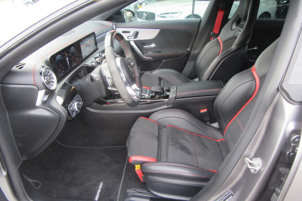 Mercedes-Benz CLA-Klasse AMG 35 4MATIC, Distronic Plus, Panoramadak