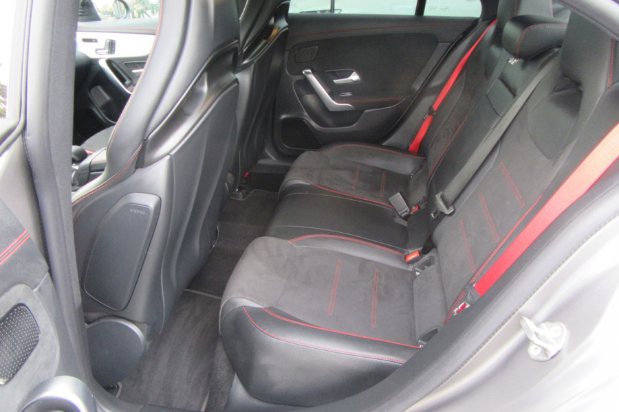 Mercedes-Benz CLA-Klasse AMG 35 4MATIC, Distronic Plus, Panoramadak