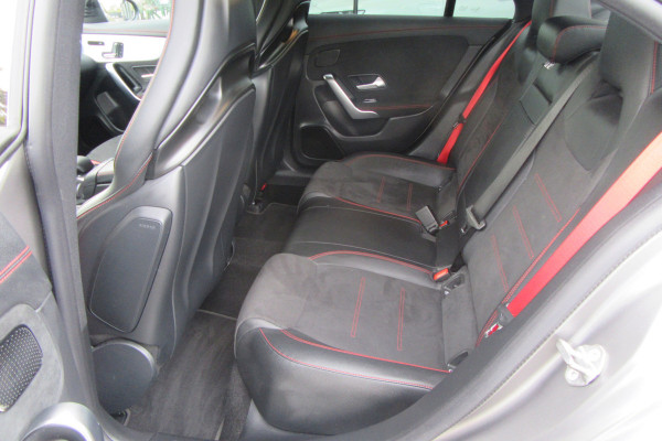 Mercedes-Benz CLA-Klasse AMG 35 4MATIC, Distronic Plus, Panoramadak