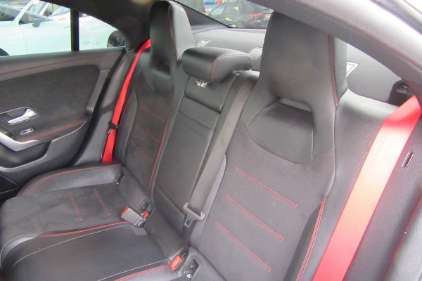 Mercedes-Benz CLA-Klasse AMG 35 4MATIC, Distronic Plus, Panoramadak