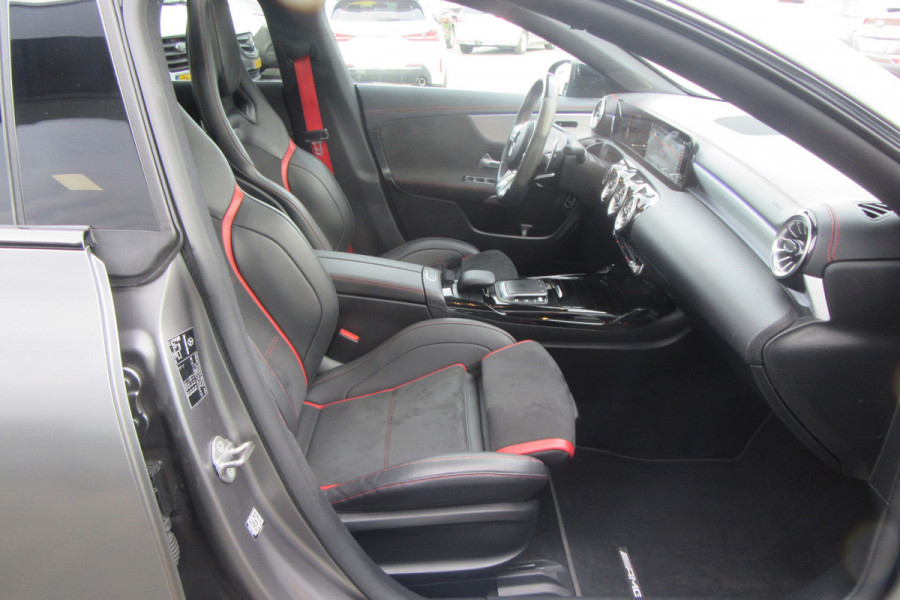 Mercedes-Benz CLA-Klasse AMG 35 4MATIC, Distronic Plus, Panoramadak