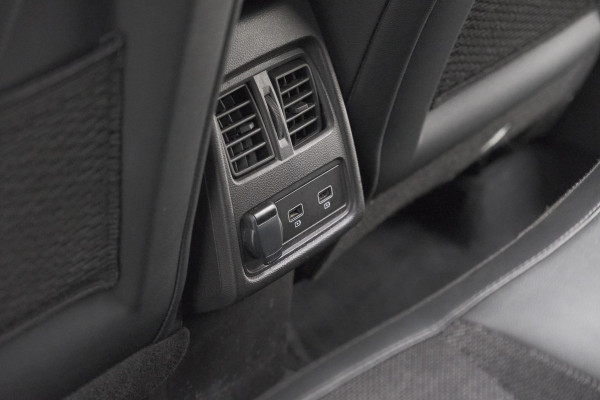 Renault Captur 1.6 E-Tech full hybrid 145 techno | Pack Full Screen | Camera | Navigatie | Allseason Banden