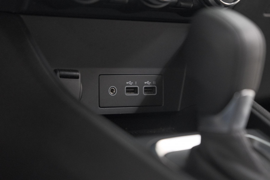 Renault Captur 1.6 E-Tech full hybrid 145 techno | Pack Full Screen | Camera | Navigatie | Allseason Banden