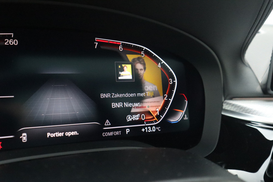 BMW 5 Serie Touring 520i High Executive M-Sport Leder dashboard / Pano / Individual / Camera / 19inch