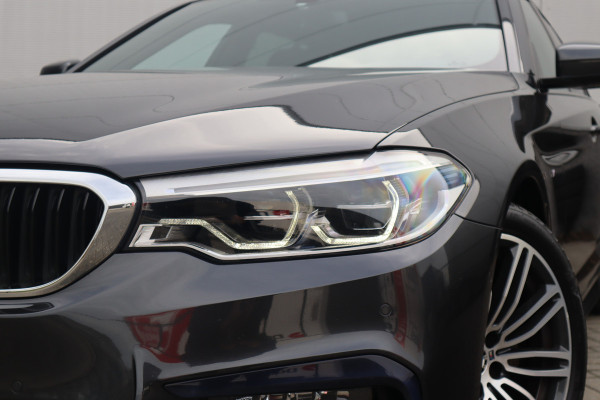 BMW 5 Serie Touring 520i High Executive M-Sport Leder dashboard / Pano / Individual / Camera / 19inch