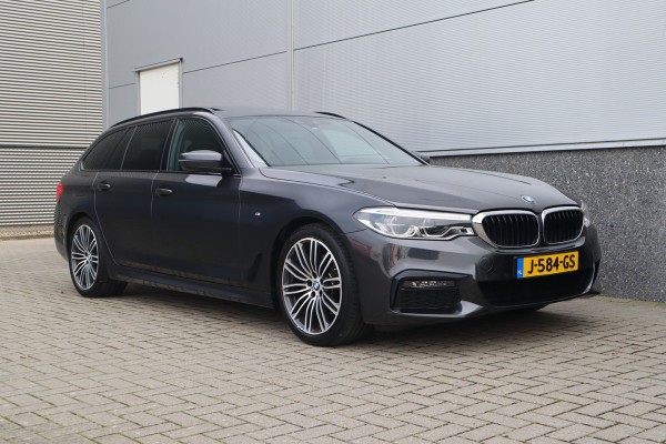 BMW 5 Serie Touring 520i High Executive M-Sport Leder dashboard / Pano / Individual / Camera / 19inch