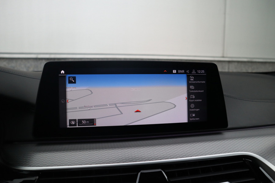 BMW 5 Serie Touring 520i High Executive M-Sport Leder dashboard / Pano / Individual / Camera / 19inch