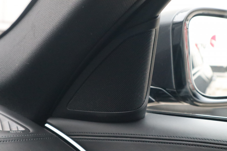 BMW 5 Serie Touring 520i High Executive M-Sport Leder dashboard / Pano / Individual / Camera / 19inch