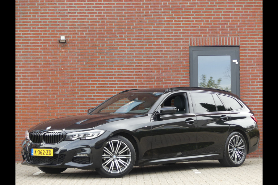 BMW 3 Serie Touring 320d M-Pakket Panoramadak/Trekhaak/LED