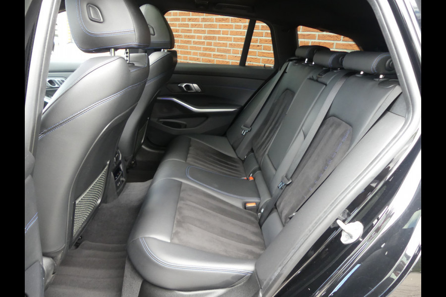 BMW 3 Serie Touring 320d M-Pakket Panoramadak/Trekhaak/LED