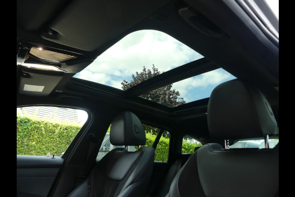 BMW 3 Serie Touring 320d M-Pakket Panoramadak/Trekhaak/LED