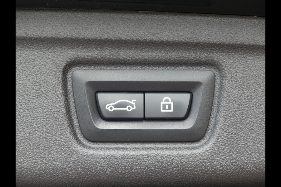 BMW 3 Serie Touring 320d M-Pakket Panoramadak/Trekhaak/LED