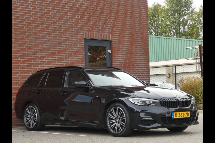BMW 3 Serie Touring 320d M-Pakket Panoramadak/Trekhaak/LED