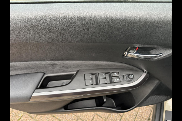 Suzuki Vitara 1.5 Hybrid Style Automaat Adaptive cruise Climate control Panoramadak Achteruitrijcamera Apple / Android