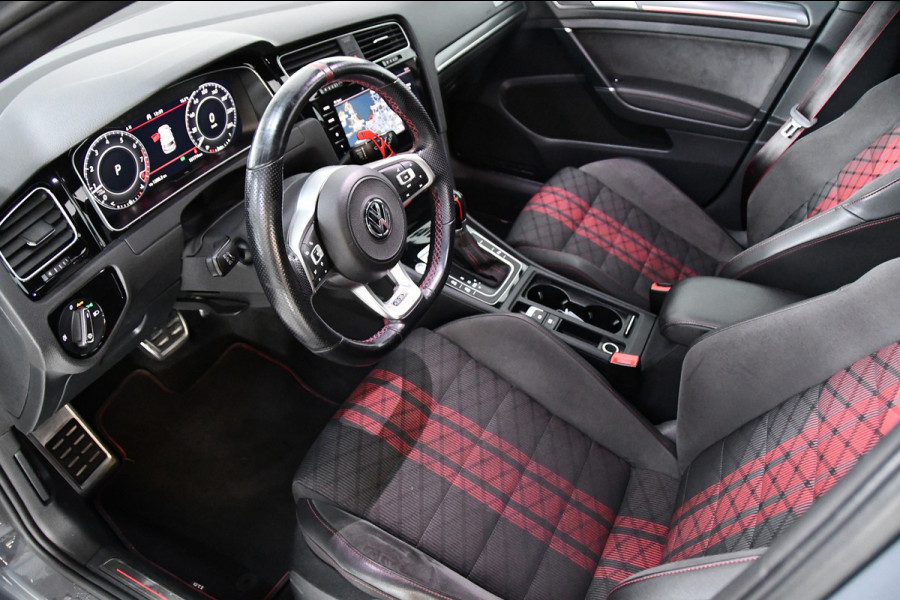 Volkswagen Golf 2.0 TSI GTI TCR pano blindspot Akrapovic