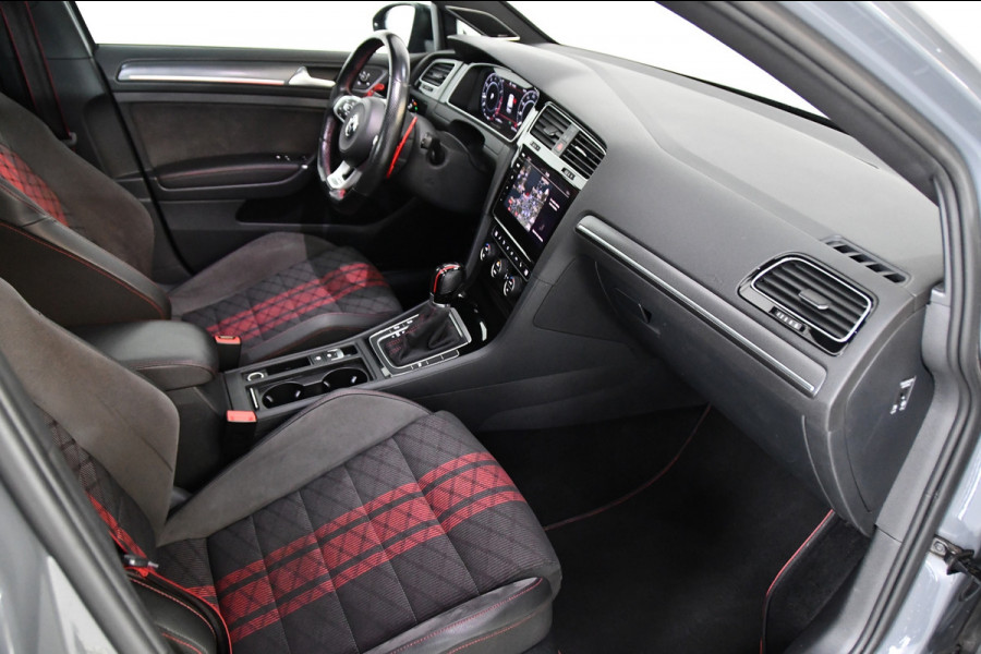 Volkswagen Golf 2.0 TSI GTI TCR pano blindspot Akrapovic