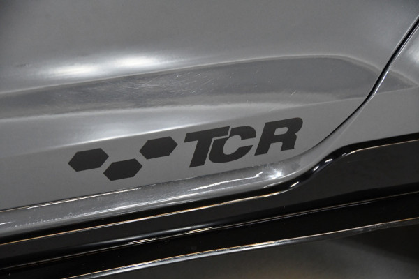 Volkswagen Golf 2.0 TSI GTI TCR pano blindspot Akrapovic