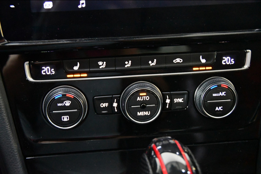 Volkswagen Golf 2.0 TSI GTI TCR pano blindspot Akrapovic