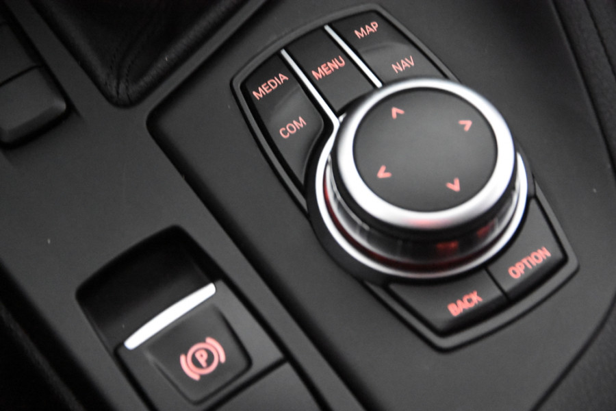 BMW X1 sDrive18i *1ste Eigenaar*Leer*Navigatie*Stoelverwarming*