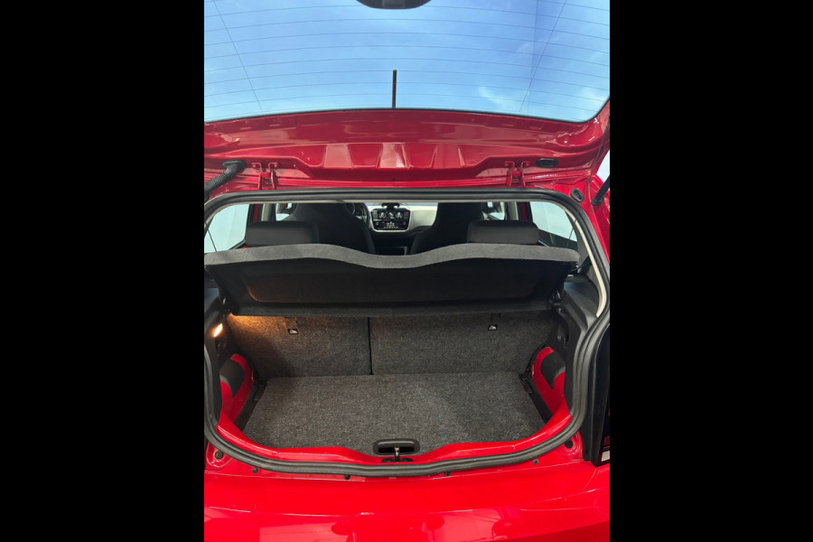 Volkswagen up! 1.0 BMT high up! Airco | Cruise | PDC
