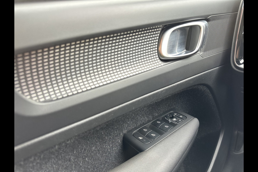 Volvo XC40 1.5 T5 Recharge R-Design | Leder | Electr Trekhaak 1800kg | Stoelverwarming | Navi | occasion