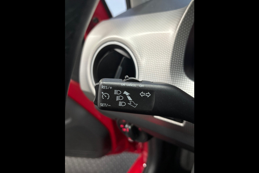 Volkswagen up! 1.0 BMT high up! Airco | Cruise | PDC