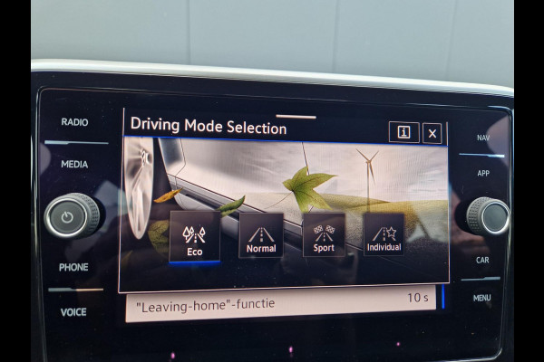 Volkswagen T-Roc 1.5 TSI DSG 150PK 3X R-Line /Pano /IQ Light /IQ drive