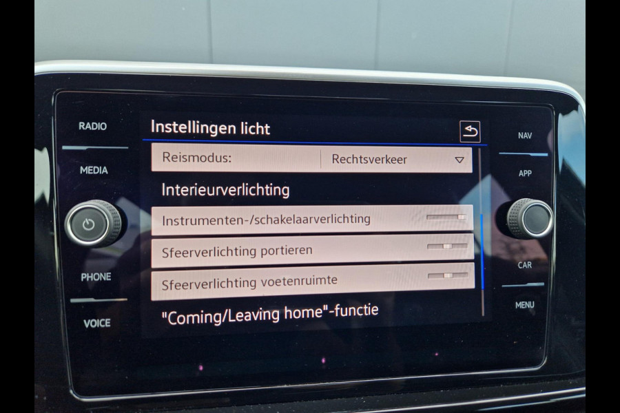 Volkswagen T-Roc 1.5 TSI DSG 150PK 3X R-Line /Pano /IQ Light /IQ drive