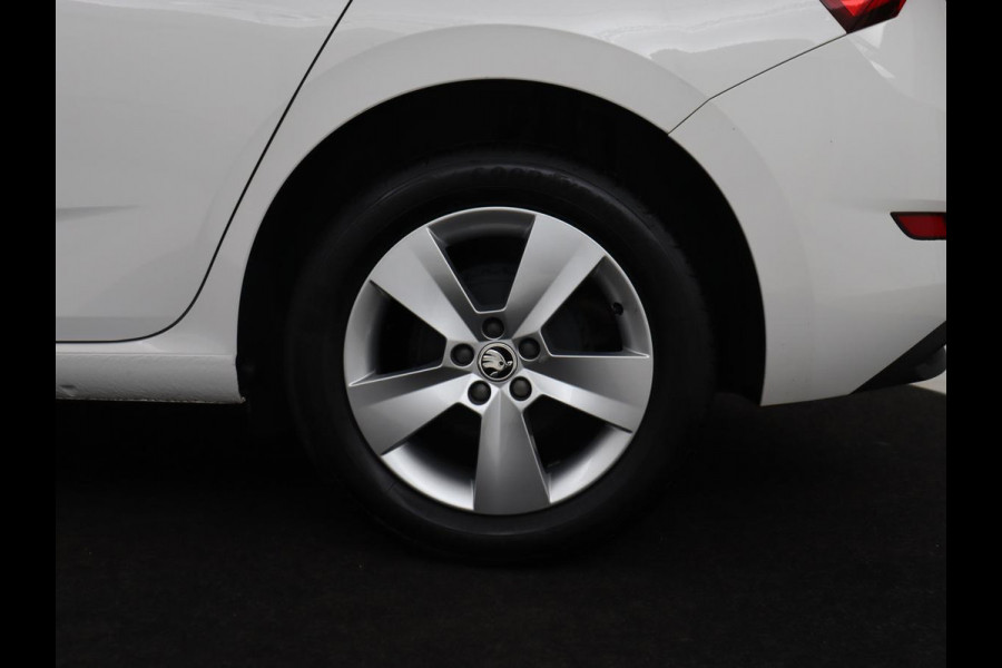 Škoda SCALA 1.0 TSI Ambition | Carplay | Full LED | Cruise control | Airco | Bluetooth | DAB