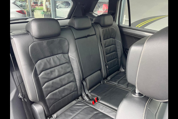 Volkswagen Tiguan Allspace 1.4 TSI Highline Business R- Line 7p. | Adaptieve cruise | Panorama dak | Zwenkbare trekhaak | Memory |