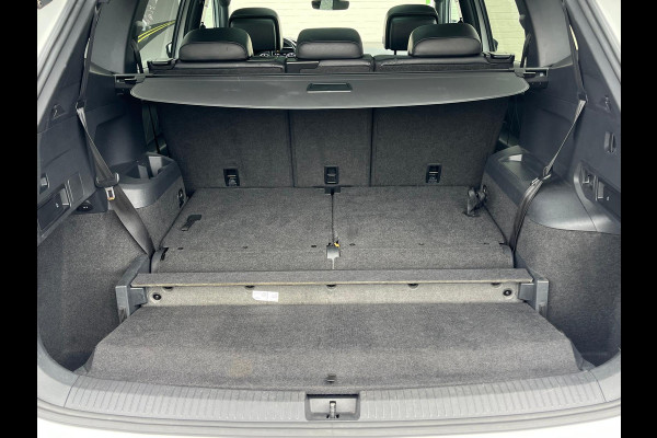 Volkswagen Tiguan Allspace 1.4 TSI Highline Business R- Line 7p. | Adaptieve cruise | Panorama dak | Zwenkbare trekhaak | Memory |