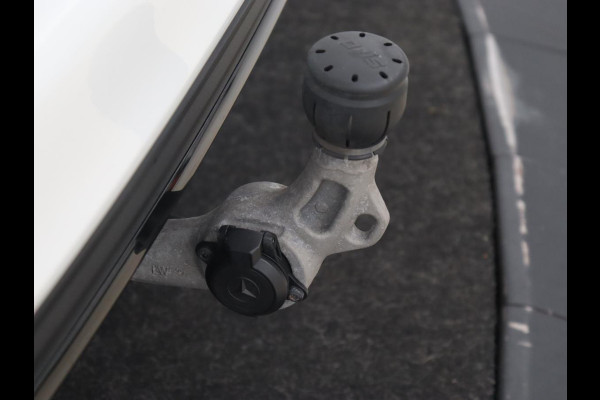 Mercedes-Benz C-Klasse 300de AMG Night | Adaptive cruise | 360 Camera | Leder | Burmester Surround | Trekhaak | Carplay | Stoelverwarming | Memory | Navigatie | Digital Cockpit | PHEV | Plug In