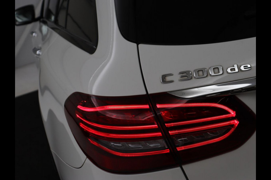 Mercedes-Benz C-Klasse 300de AMG Night | Adaptive cruise | 360 Camera | Leder | Burmester Surround | Trekhaak | Carplay | Stoelverwarming | Memory | Navigatie | Digital Cockpit | PHEV | Plug In