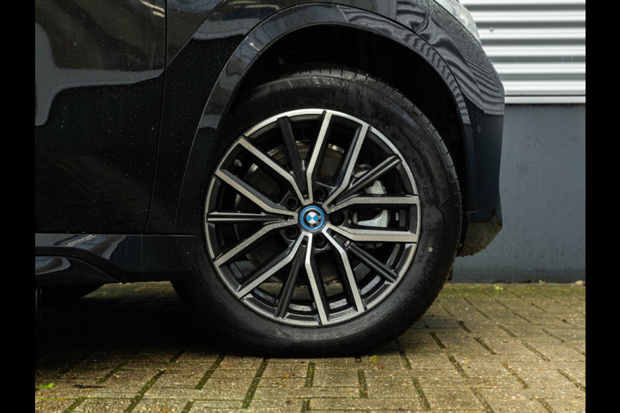 BMW X1 xDrive25e M-Sport - Pano - Trekhaak - Stoelverwarming - Camera