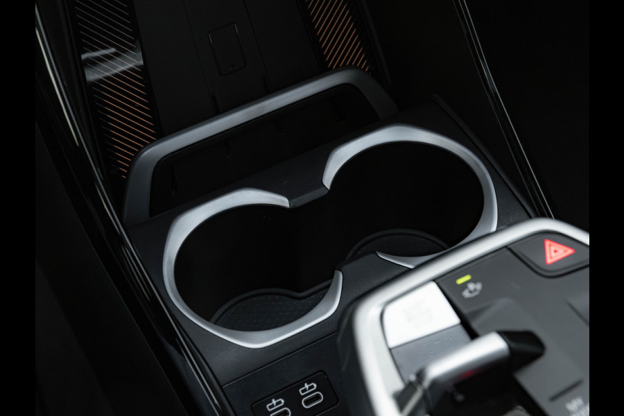 BMW X1 xDrive25e M-Sport - Pano - Trekhaak - Stoelverwarming - Camera