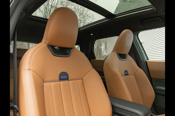 MINI Countryman 1.5 C Favoured - XL Pakket - Pano - Trekhaak - Memoryzetel