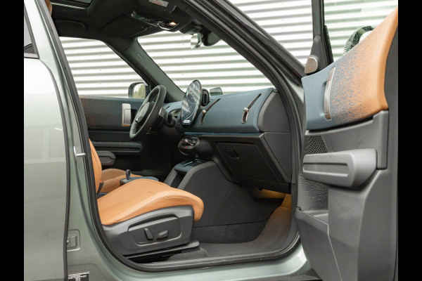 MINI Countryman 1.5 C Favoured - XL Pakket - Pano - Trekhaak - Memoryzetel