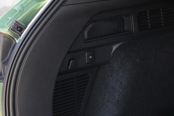 Ford Kuga 2.5 FHEV ST-Line X 190pk | Driver Assistance Pack | Winterpack | Panoramadak | Technology Pack | Geen Stekker nodig | All Season banden