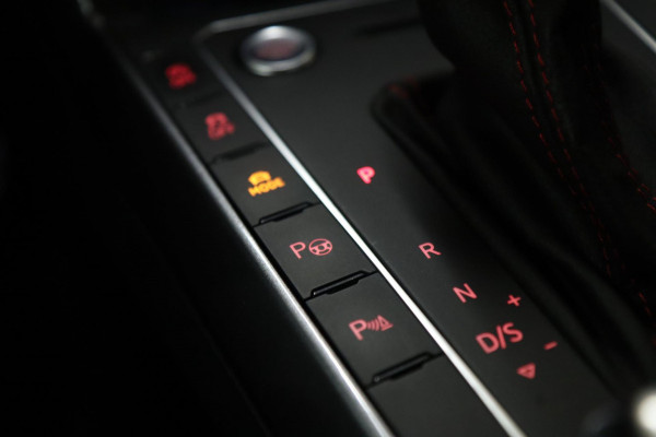 Volkswagen Polo 2.0 TSI GTI PANO/CAM/CARPLAY/STOELVER/NAVI/VOLL