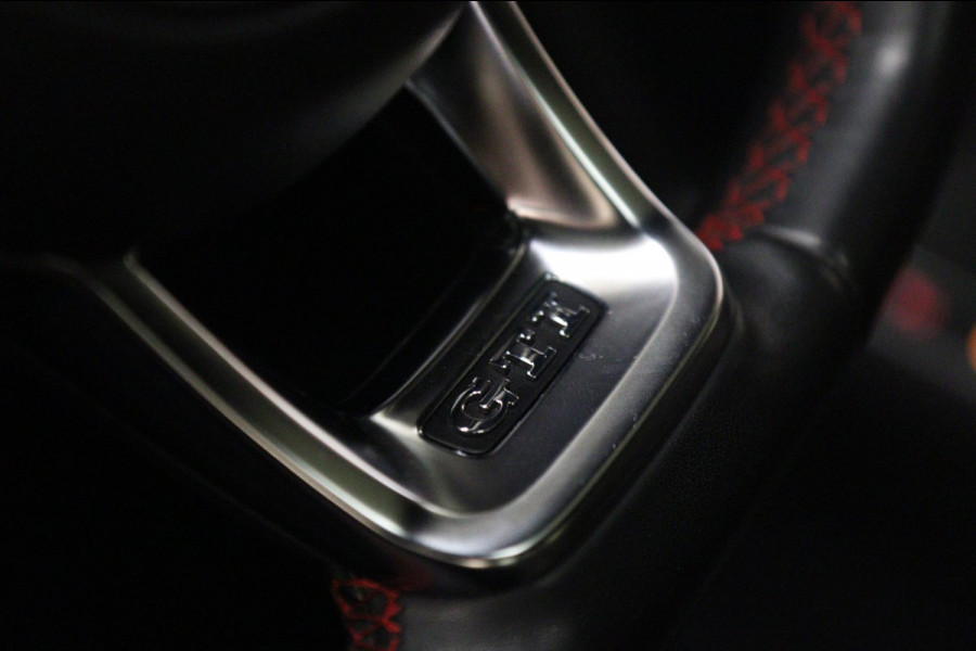 Volkswagen Polo 2.0 TSI GTI PANO/CAM/CARPLAY/STOELVER/NAVI/VOLL