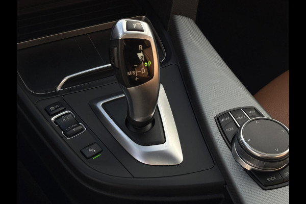 BMW 3 Serie 318i Corporate Lease High Executive | M Sport, Navi, Carplay/Android, Camera, Stoelverw., Leder, Cruise, Climate | NAP