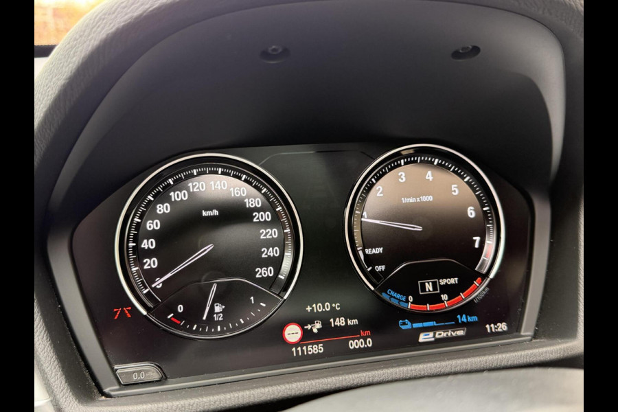 BMW X1 xDrive25e M-sport Automaat | Panoramadak | Leren bekleding | LED verlichting | Stoel en Stuurwielverwarming | Trekhaak afneembaa