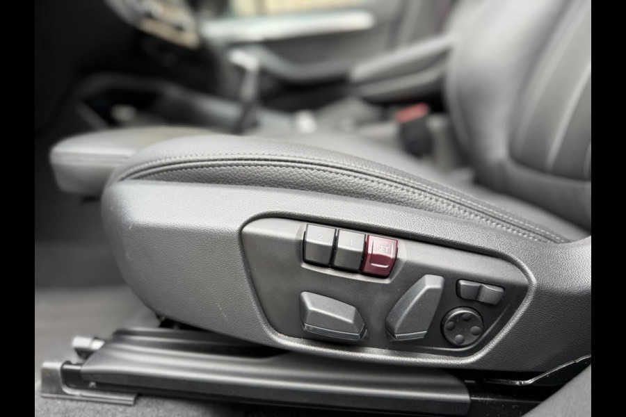 BMW X1 xDrive25e M-sport Automaat | Panoramadak | Leren bekleding | LED verlichting | Stoel en Stuurwielverwarming | Trekhaak afneembaa
