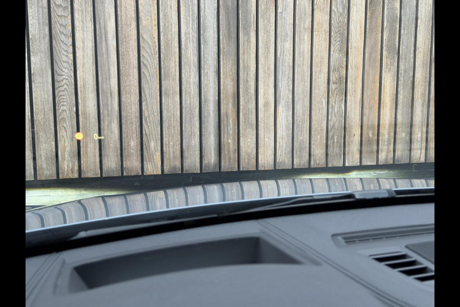 BMW X1 xDrive25e M-sport Automaat | Panoramadak | Leren bekleding | LED verlichting | Stoel en Stuurwielverwarming | Trekhaak afneembaa