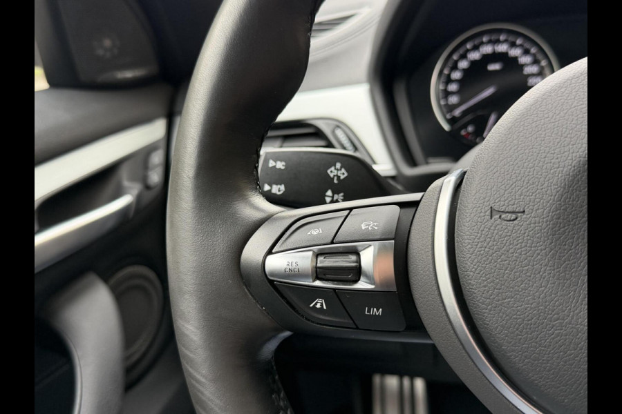 BMW X1 xDrive25e M-sport Automaat | Panoramadak | Leren bekleding | LED verlichting | Stoel en Stuurwielverwarming | Trekhaak afneembaa